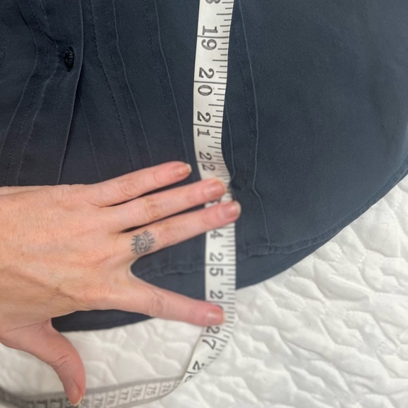 Maiyet Shirt Tail Top Blouse Blue Button
Up Sleeveless 38 Medium Silk - Picture 5 of 13